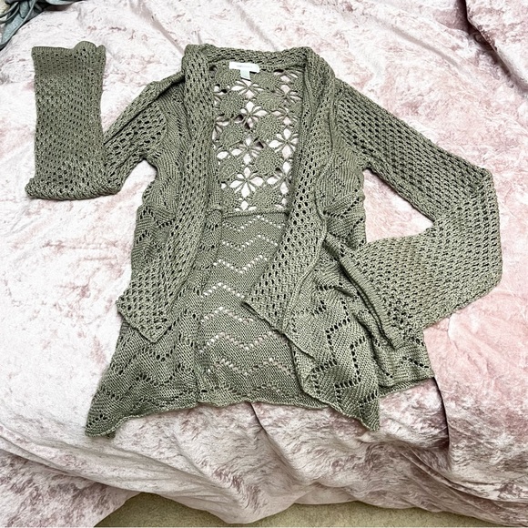 dressbarn Sweaters - Dressbarn crochet knit beachy flowy cardigan